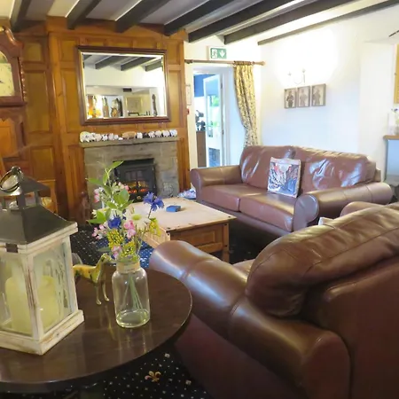 Ganton Greyhound Hotel Мини-отель