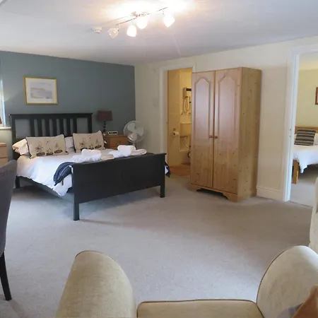 Ganton Greyhound Hotel Гантон