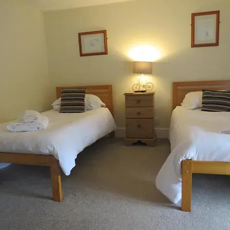 Ganton Greyhound Hotel 3* Гантон