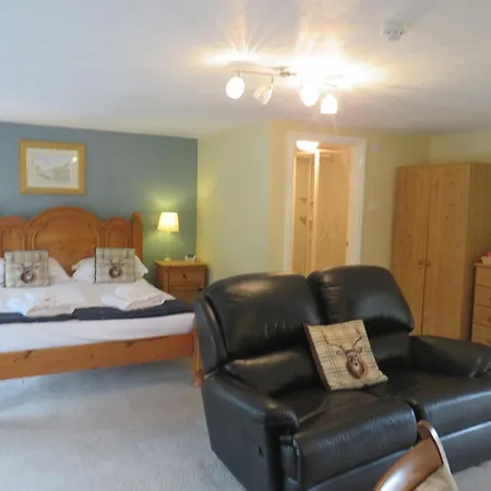 Ganton Greyhound Hotel Гантон
