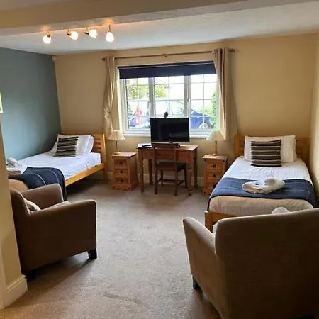 Ganton Greyhound Hotel Мини-отель Гантон