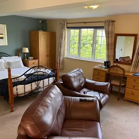 Ganton Greyhound Hotel Мини-отель 3*