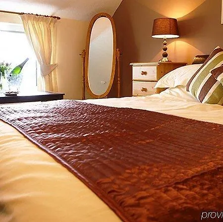 Greyhound Inn 3*