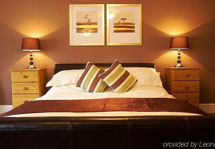 Greyhound 3* Гантон