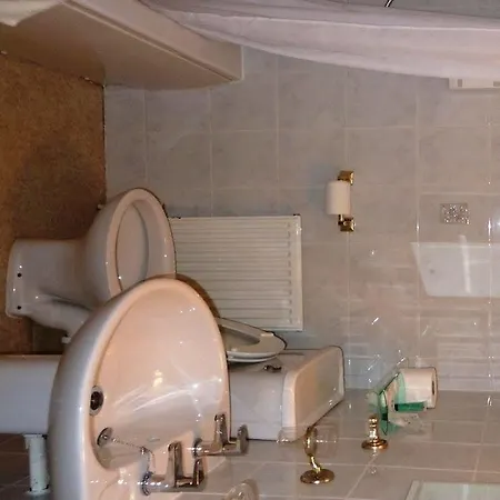 Greyhound Estalagem 3*