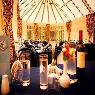 Ganton Greyhound Hotel אורחן Ganton